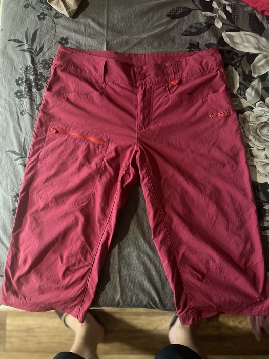 Къси дамски туристически панталони Bergans
