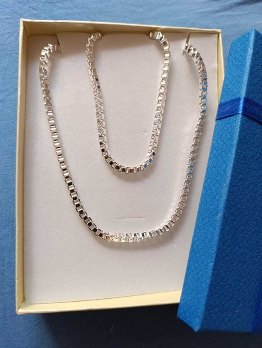 Нов,масивен,сребърен комплект. Мъжки/ дамски модели.В подаръчна кутия.