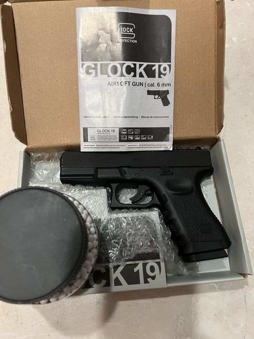 Airsoft пистолет Glock 19