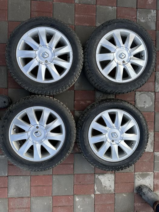 Продам зимнюю резину в идеальном состояние 205/55/R16