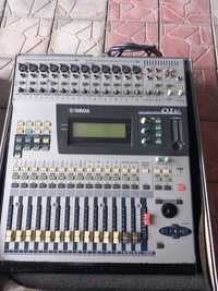Mixer Digital Yamaha 01V in case