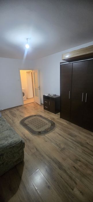 Inchiriez garsoniera uzina 2