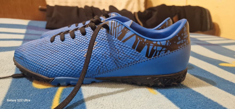 Бутонки предатор Адидас меси и Стуножки мат стар