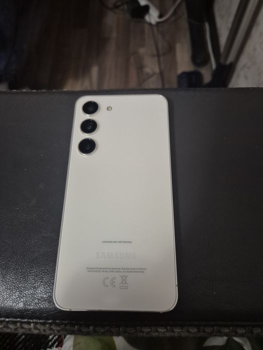 Samsung galaxy s23  128гб (live demo unit)