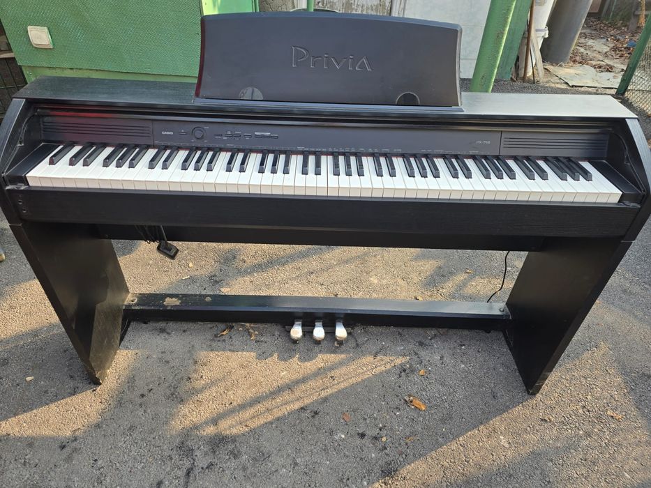 Срочно продам!!  Privia PX-750