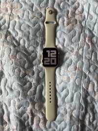 Apple Watch SE 44 мм золотистый-бежевый