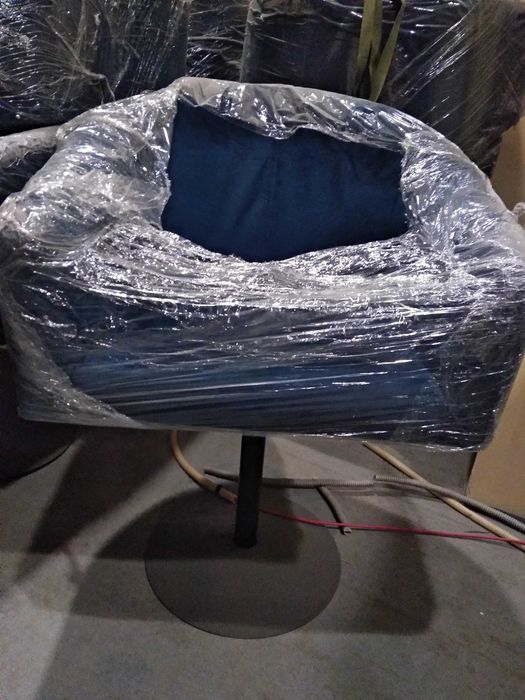 Продается кресло на металлической ножке