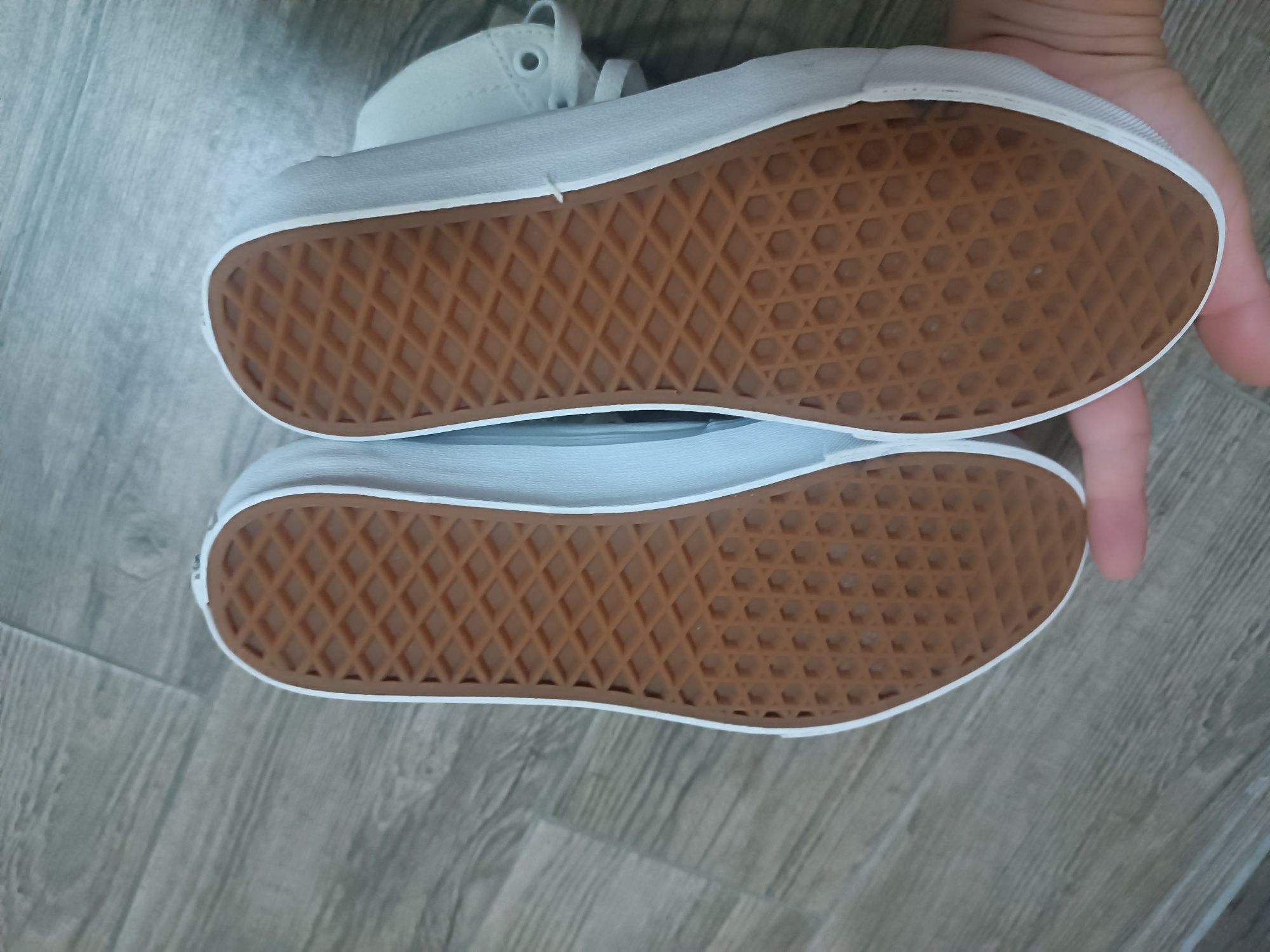 Унисекс кецове на Vans