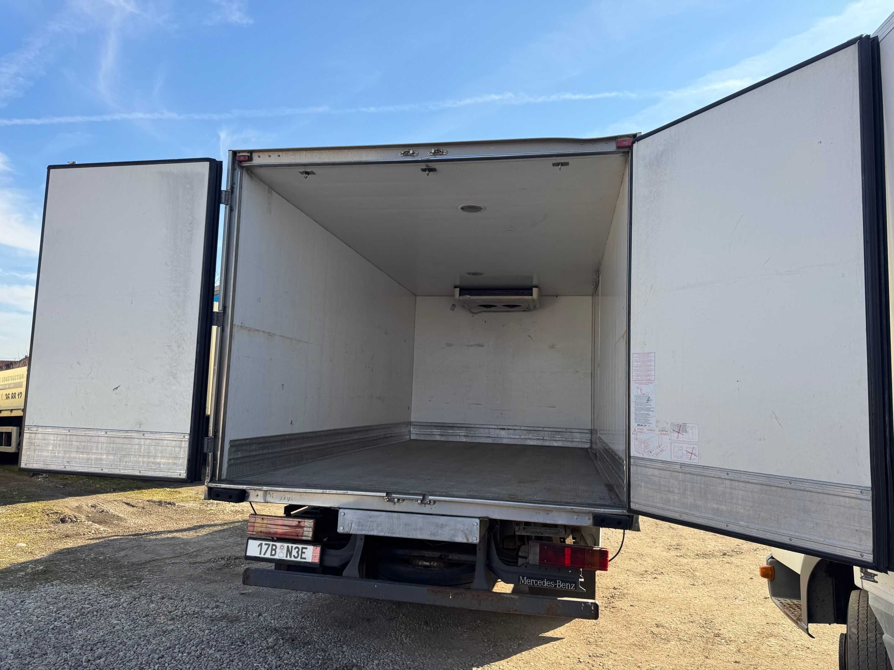 2 cuburi frigorific izoterm camera container agregat carrier