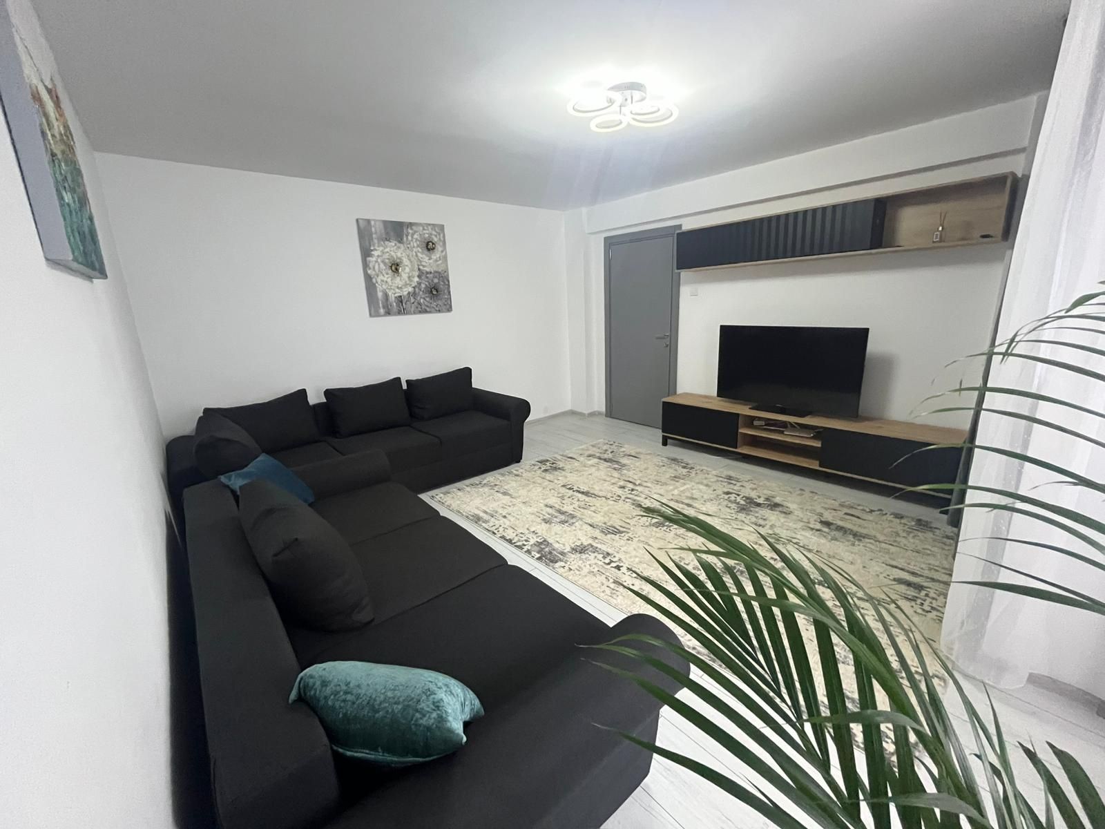 Închiriez apartament 2 camere