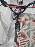 Bicicleta mountain bike    .