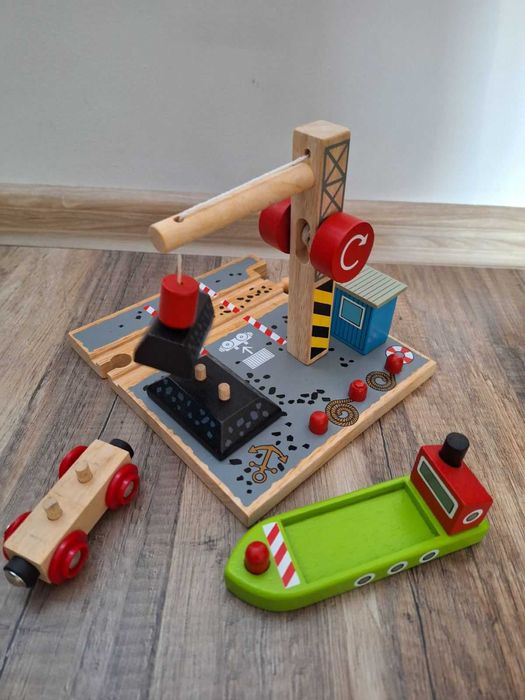 НОВИ дървени играчки - кран, пъзел