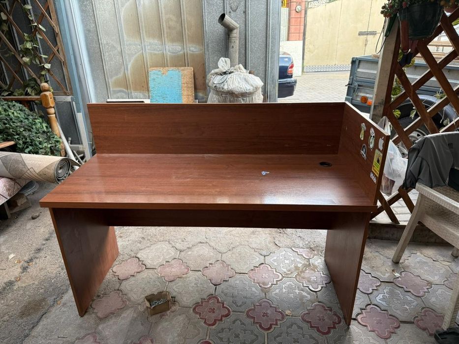 Стол письменный срочно продам