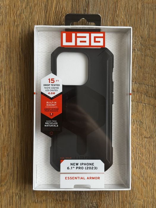 Vand doua huse UAG pentru Iphone 15 pro