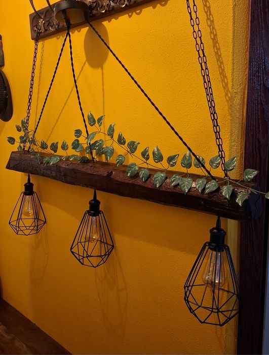 Ръчно изработена лампа от 70- годишна дървена греда