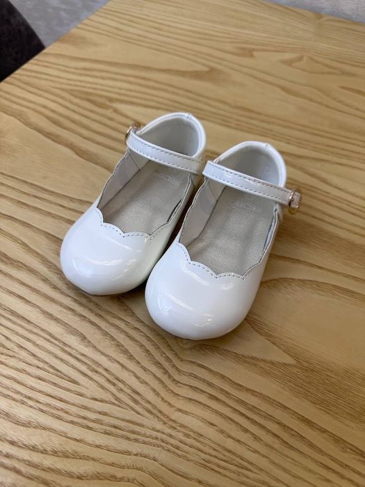 Продам туфельки детские