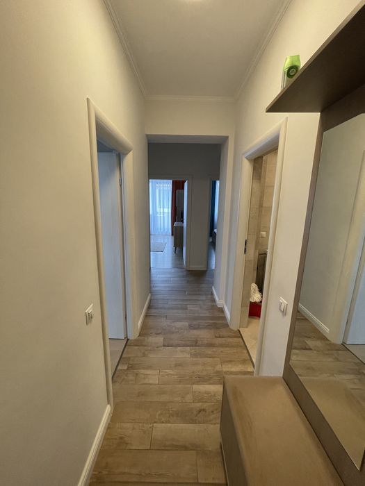Inchiriez apartament doua camere centru Crinului bloc nou cu parcare