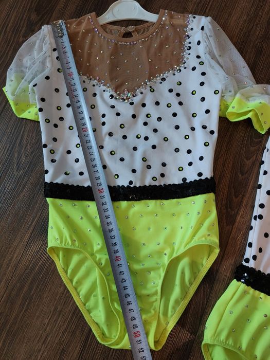 Две трика за художествена гимнастика