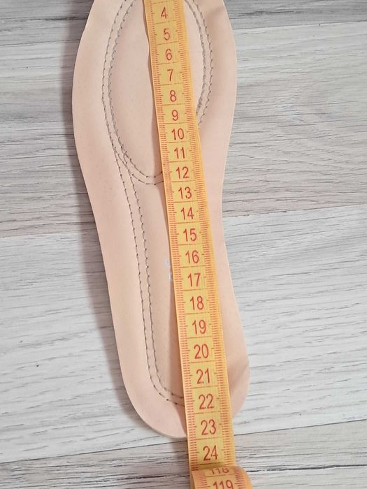 Детски бели обувки