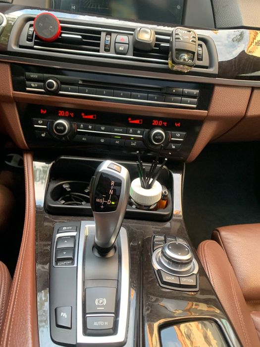 BMW Seria 5 BMW F 11 520 D , 2 butoane , panoramic , webasto
