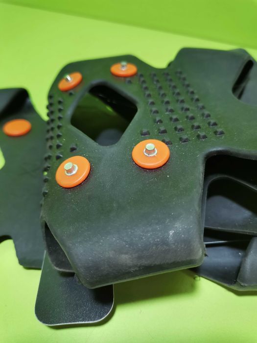 Grip antialunecare, atașabil  bocanci sau alta încălțăminte escaladă