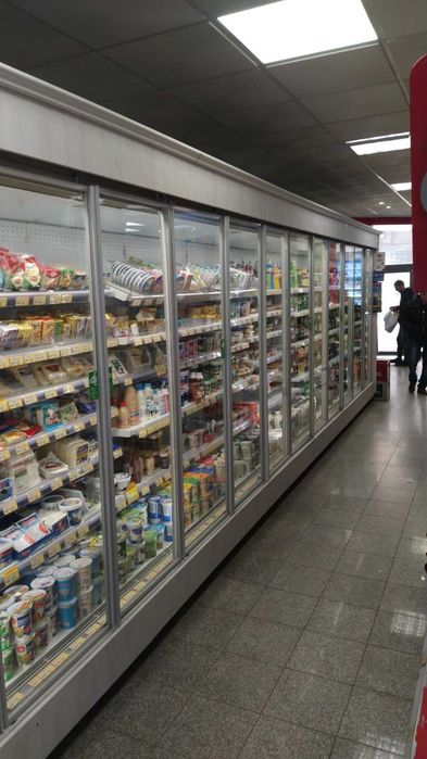 Халдилни витрини HAUSER със стъклени врати