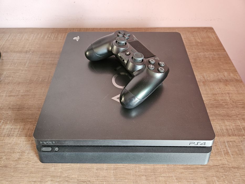Play Station 4 slim
