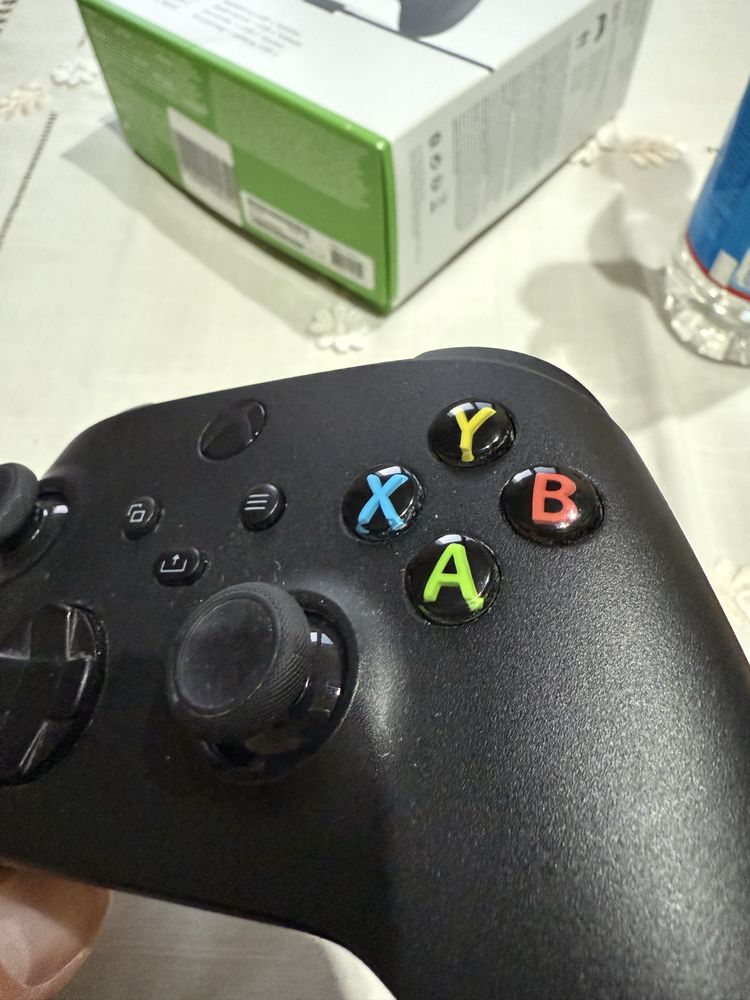 Xbox контролер с usb c кабел