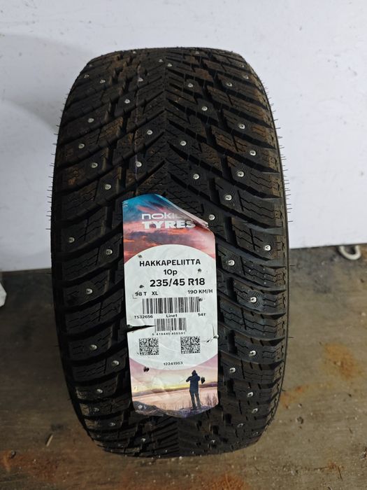 Зимние шипованные шины Nokian Hakkapeliitta 10P 235/45 R18 98T