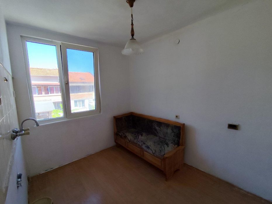 Продава се Тристаен апартамент в Бургас, Долно Езерово - 44 кв.м за 1046 €/кв.м - Снимка #2