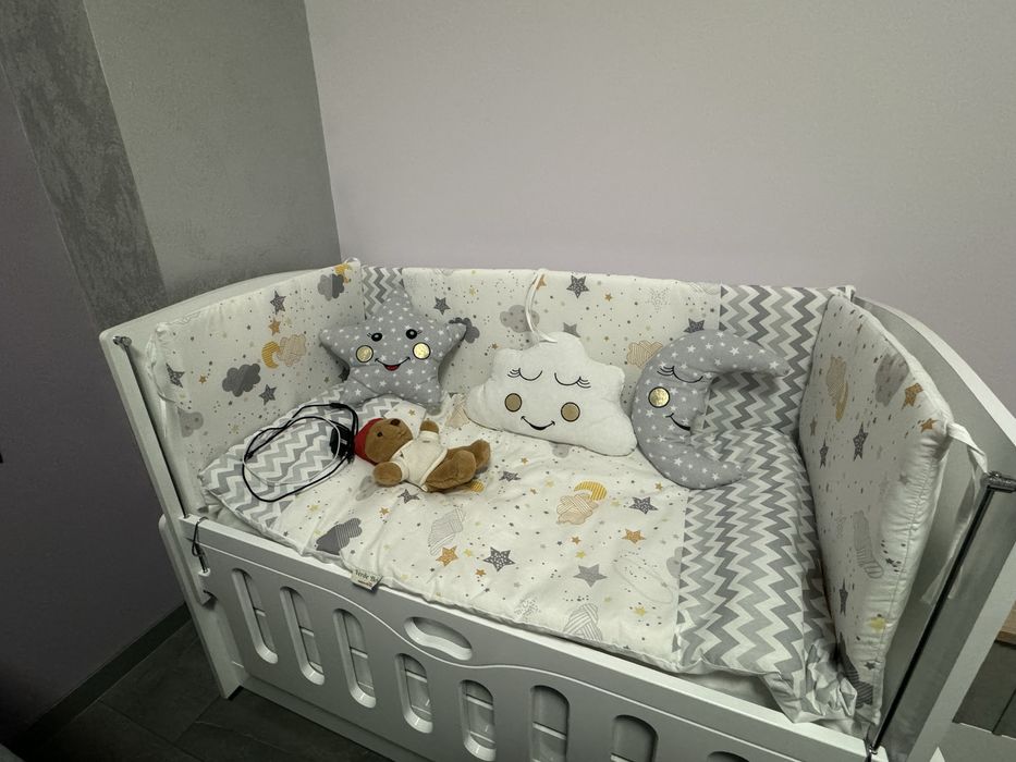 Дървена кошара с матрак