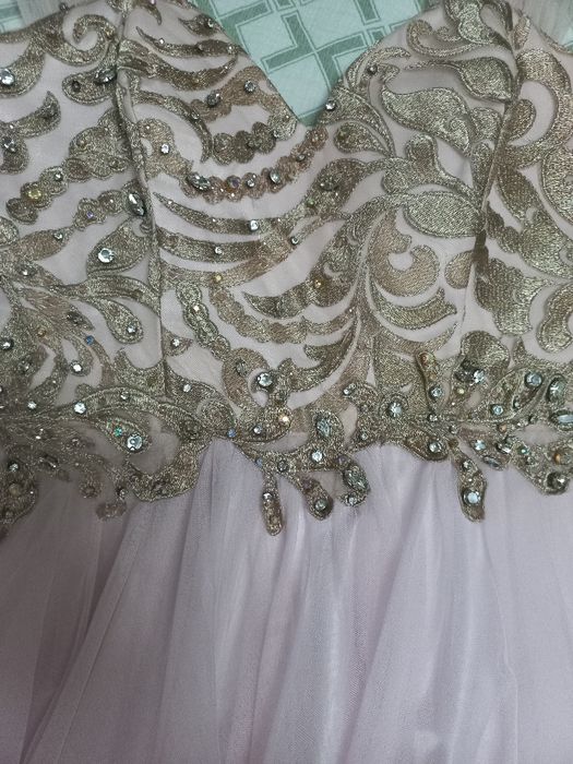 Женское вечернее платье