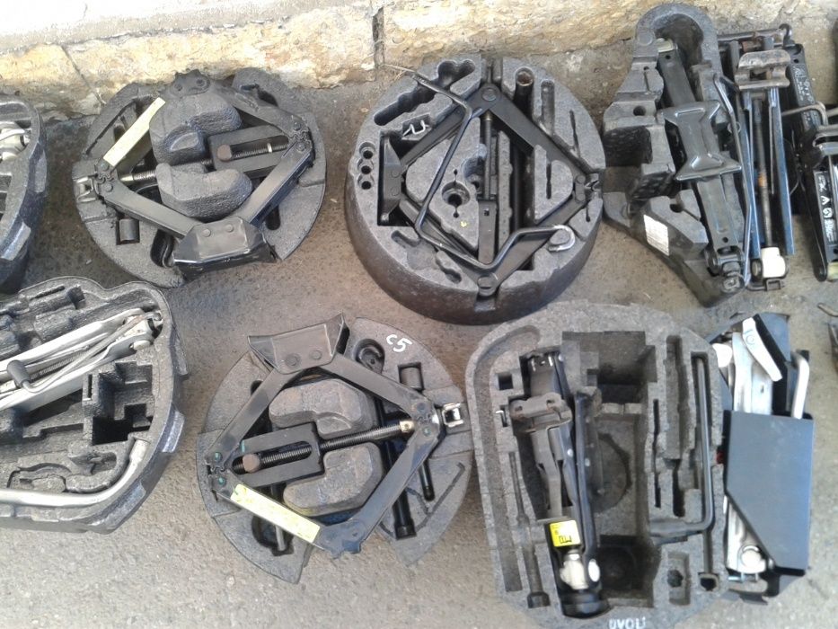 Oригинални крикове и ключове за Опел,рено,пежо,VW,Audi,mercedes...