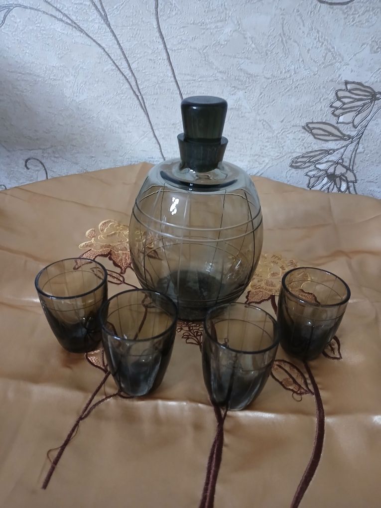 Фужеры красного цвета  рюмки