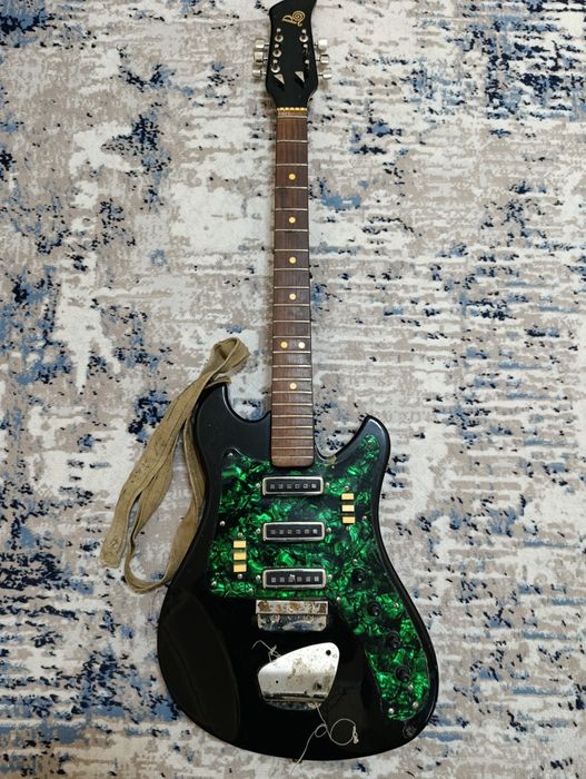 Электрогитара советская сатылады.