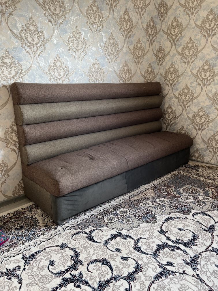 Yumshoq mebel sotiladi