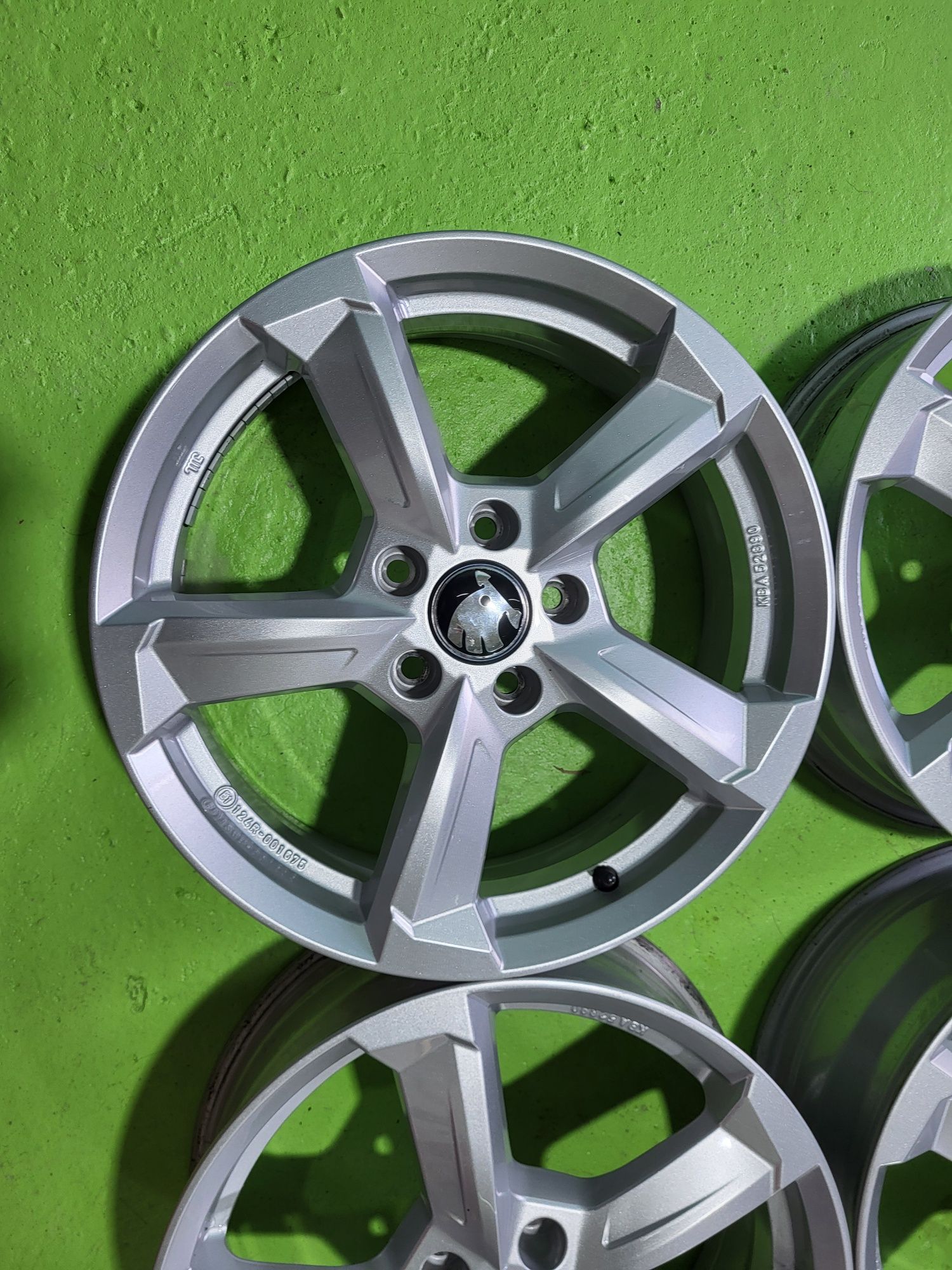 17 5x112 Skoda лети джанти 5х112 шкода