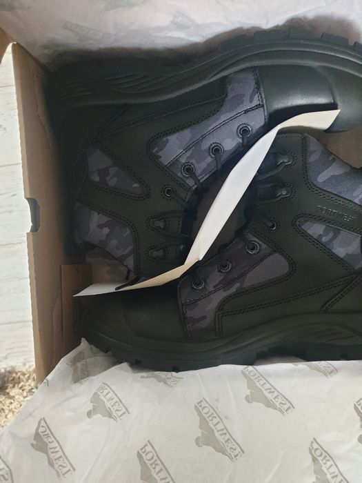 Продавам високи обувки