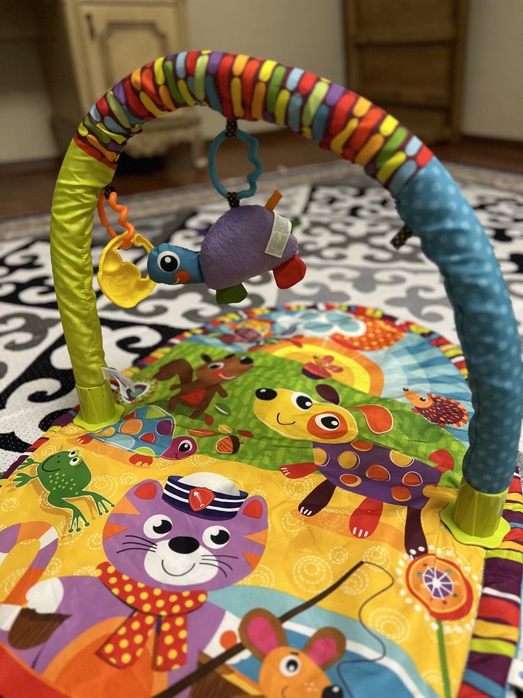 Развивающая игровая дуга с подвесными игрушками для малыша