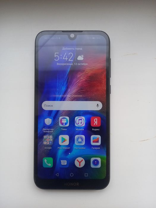 Honor 8s qora rangda