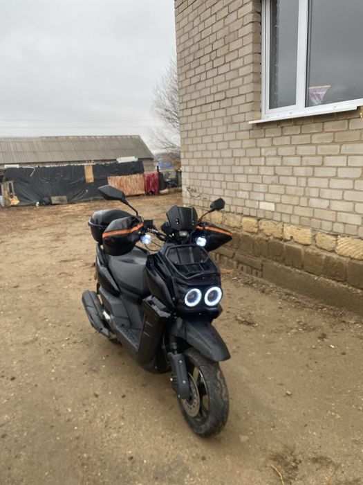 Продам мопед танк на полном ходу вложения нету