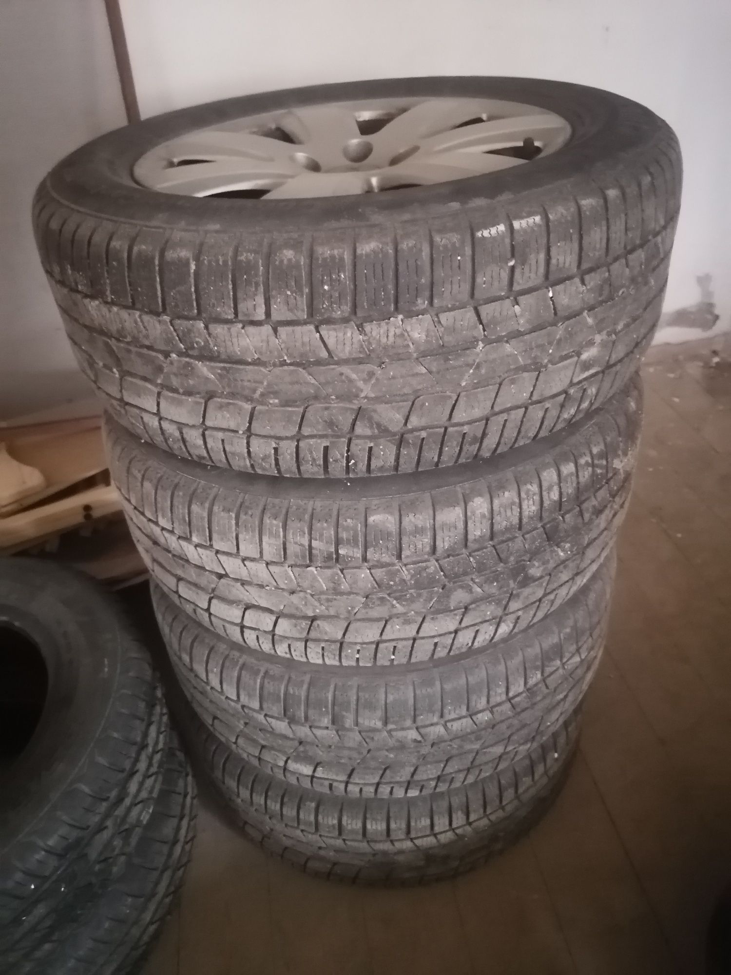 Продавам джанти с гуми 16"