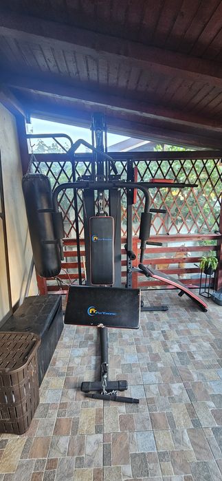 Aparat fitness multifunctional