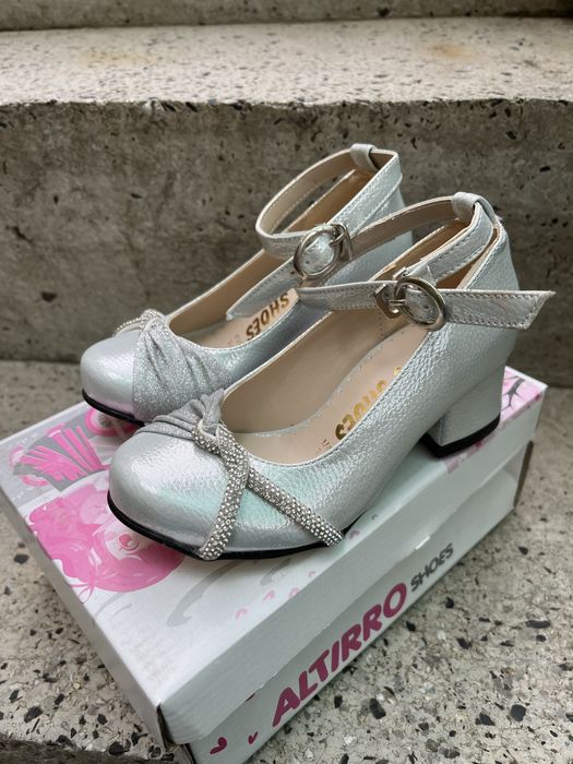 Официални детски обувки на ток