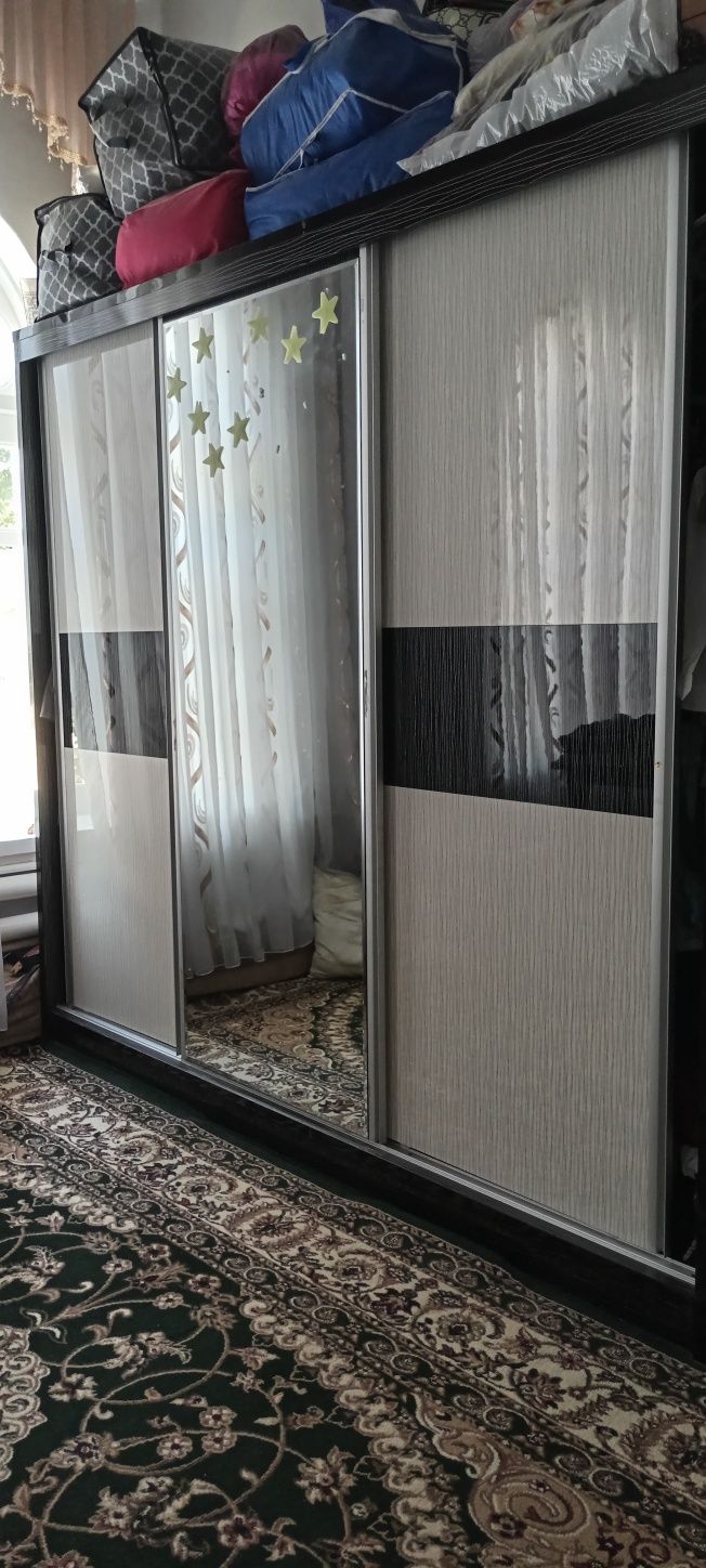 Spalni uchun mebellar jamlanmasi