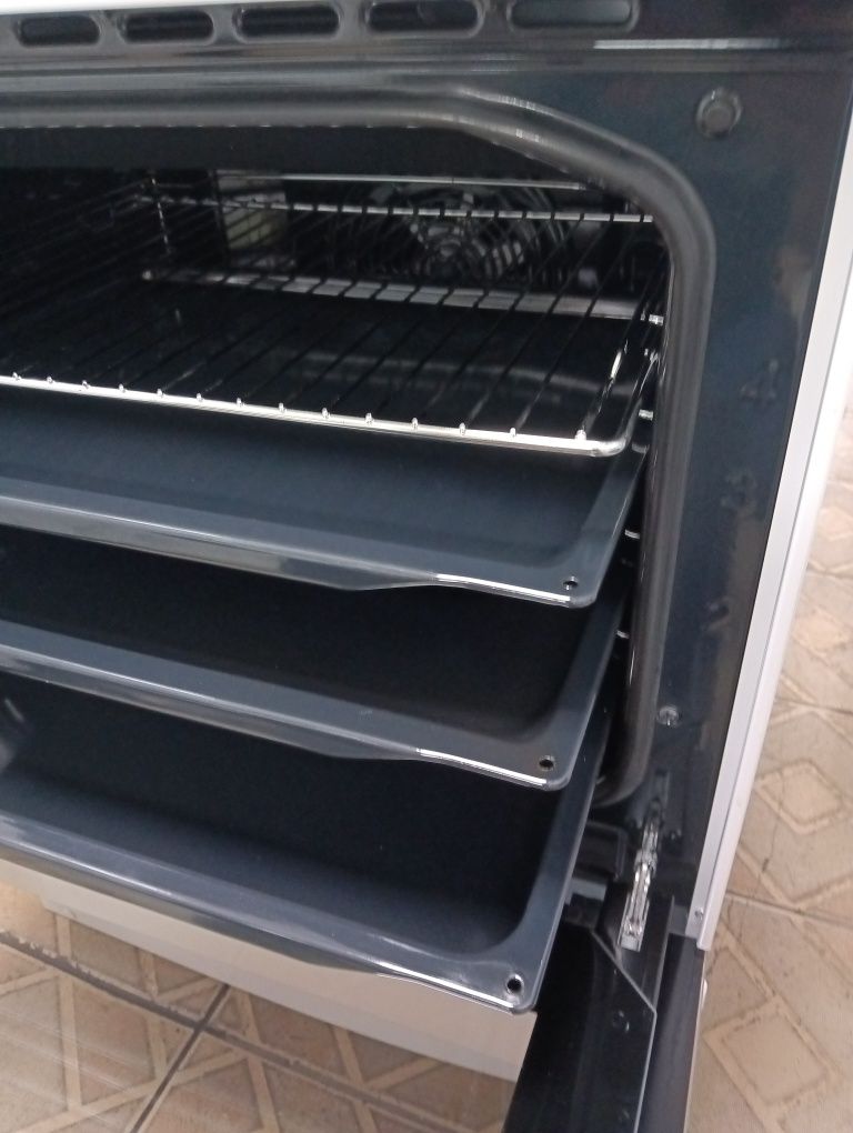 Свободно стояща печка скерамичен плот Gorenje 2 години Гаранция!