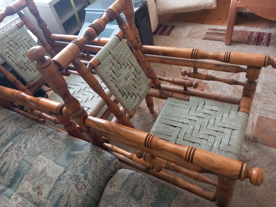 Кресла, столове.