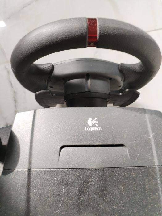 Vând volan Momo de la Logitech