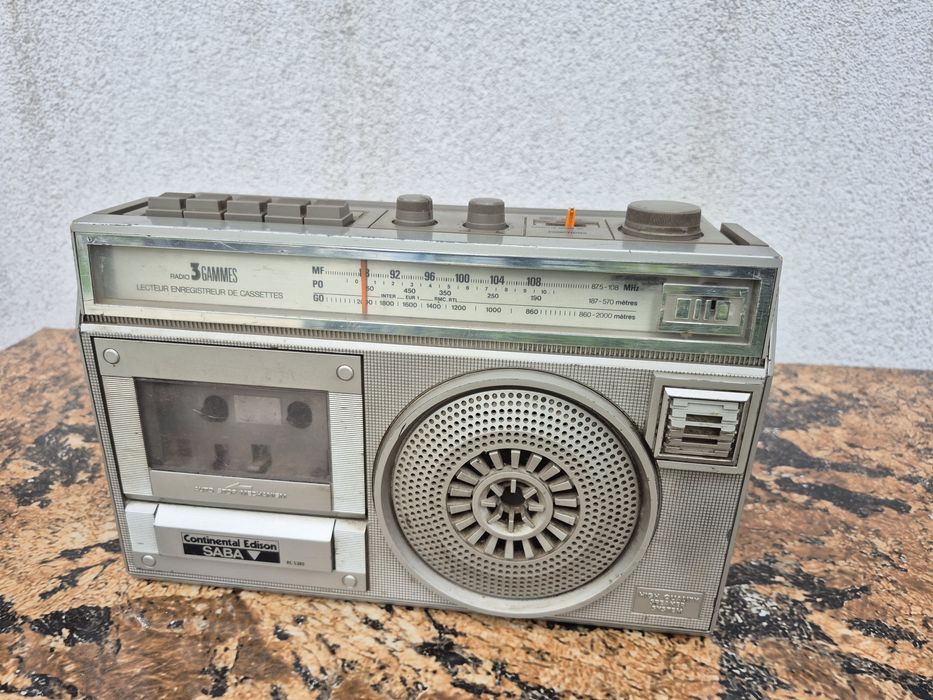 Radio Casetofon marca Saba Continental made in Singapore