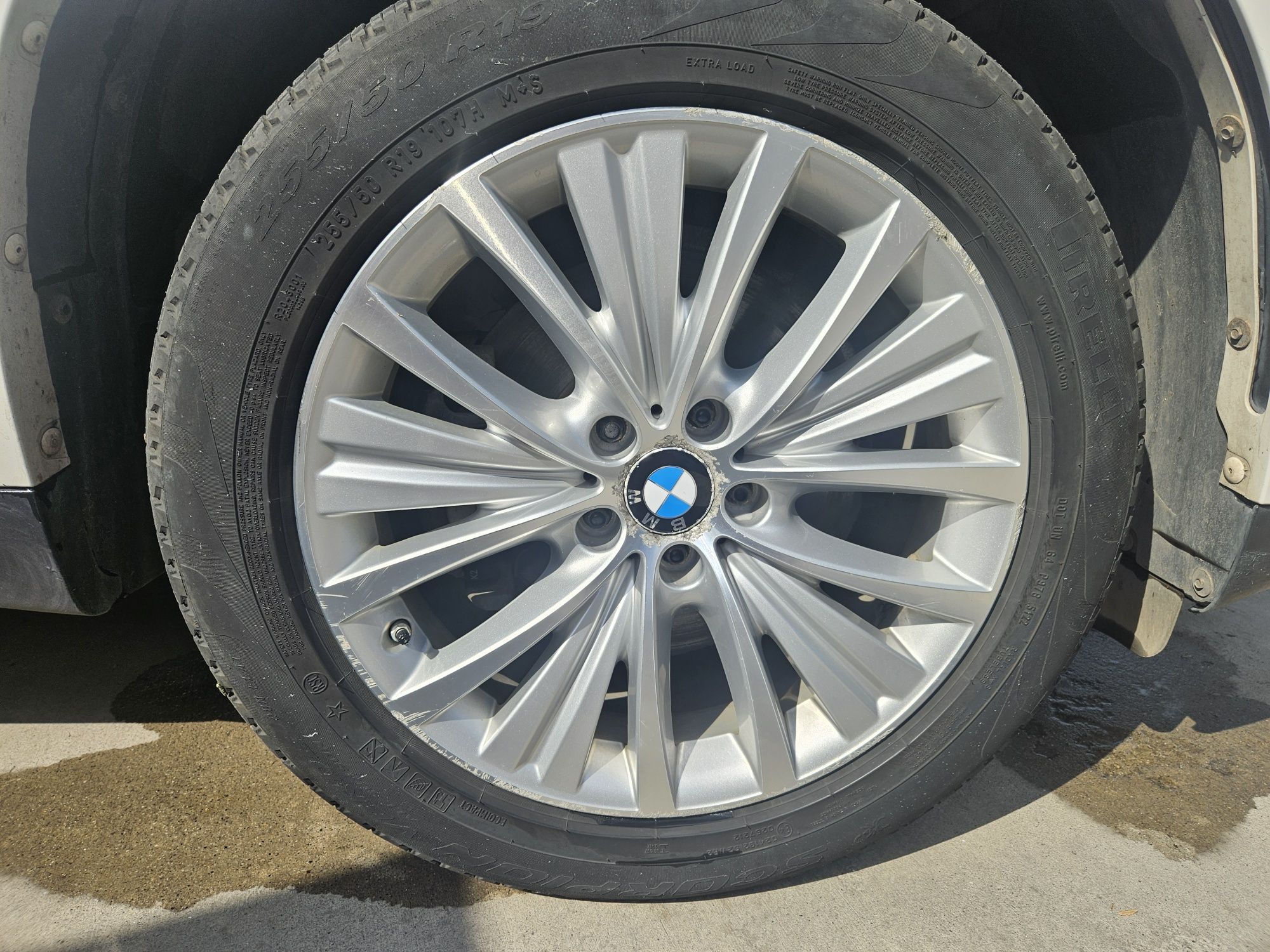 Оригинални джанти с гуми 255/55/19 и датчици за BMW X5 F15